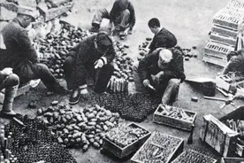 伪军抓捕八路军团长之妻，一听其丈夫名字，连忙道歉送回图片