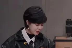 女星郁可唯自曝被催婚，爸爸直接拿男生照片介绍，如今38岁仍单身图片