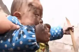 广东6岁女孩为演小美人鱼，用2吨水灌满客厅，妈妈擦地到凌晨图片