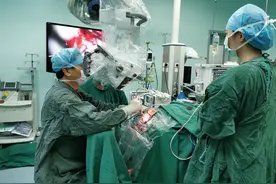 “带瘤”怀孕又顺利分娩，这位孕妇真不容易，武汉大学人民医院多学科联手保胎又切颅脑肿瘤图片