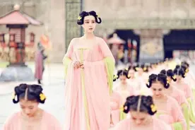 皇帝起床后都要“洗龙沟”，为何宫女不避开？反而争着伺候？图片
