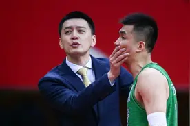 杨鸣捂嘴都拦不住，郭艾伦抱怨裁判吃技犯，下一次罚款5千图片