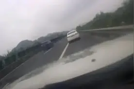 妻子首次上高速被嫌技术差，丈夫弃车暴走！不少女网友们都有类似体验：开车时想把他踢下车图片