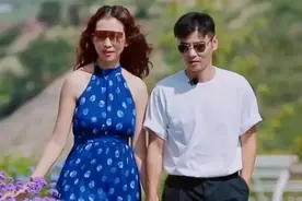 蔡少芬太会穿，一袭波点挂脖裙配满头卷发，虽美却衬得张晋很显嫩图片