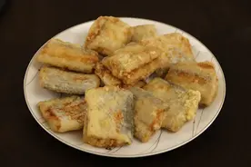 炸带鱼，到底用面糊还是淀粉？很多人没搞明白，难怪不酥脆又粘锅图片