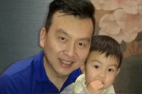央视主持人疑隐婚生子，罕见晒娃父子眉眼太相似，曾和董卿传绯闻图片