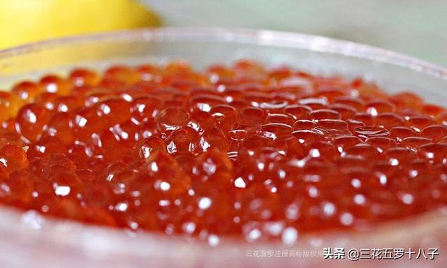 大马哈鱼籽第一次吃有点腥！第二次吃有点咸！随后一直都想吃