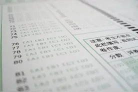 阅评一张A3幅面考卷赚0.97元，山大鸥玛高考阅卷年收入995万元图片