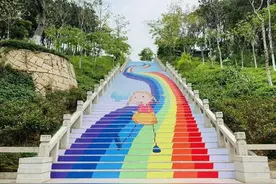 刷屏抖音的网红打卡圣地来啦！近200级的彩虹登山梯...图片