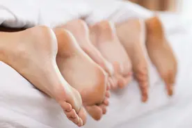 「科普」突然发现脚变大了，会是什么疾病吗？图片