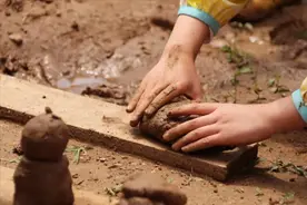 玩泥巴，是孩子打开世界的正确方式图片
