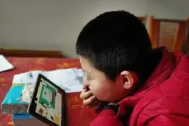 楼上邻居总蹭网，小伙改掉wifi密码，隔天门上的纸条令他感动不已图片