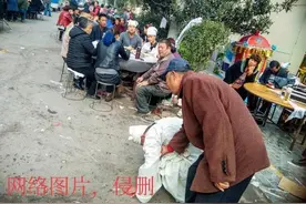 村里老人去世过白事，四个儿子四本礼薄，该怎么随礼？图片
