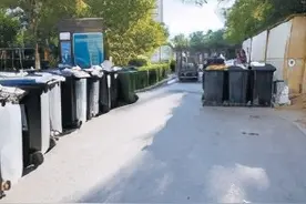 小区门口百余垃圾桶撤走 小型垃圾车循环清运居民点赞图片