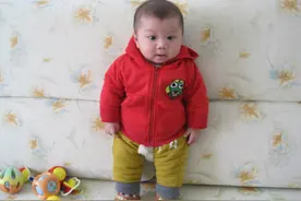 宝宝学站不能太早，黄金期要抓住，对宝宝成长有帮助，家长要知晓图片