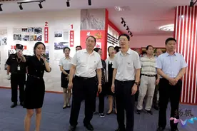 新闻特写：车间里的党史课堂图片