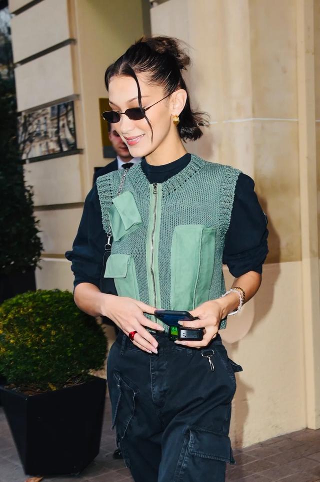 女明星秋季撞衫的第一件单品，我再也不说它鸡肋了