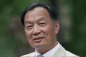 三农专家温铁军为农民说话，不允许农民养鸡鸭鹅，这是不行的图片