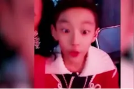 曹颖带儿子出道？不顾孩子休息录到凌晨2点，曾对嘴亲儿子惹争议图片