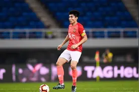 22岁成最年轻足球先生，“不老战神”郑智，巅峰时期到底有多强图片