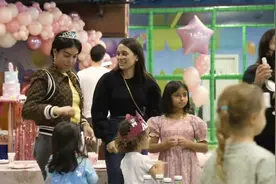 瓶盖CP永不倒！女儿生日派对上，C罗与老友重聚，球迷直呼泪目图片