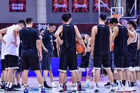 继续执教！曝巩晓彬与新东家和解，引援问题解决，丁彦雨航成炮灰图片