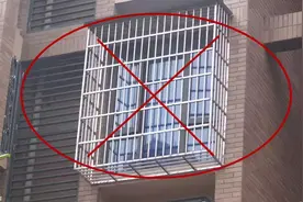 别再装“鸟笼式”防盗窗，我家窗户带根铁绳，邻居夸：更安全图片