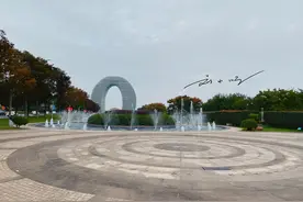 浙江湖州有一家七星级酒店，开业不到十年，就已经成为地标建筑图片