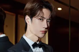 王一博又惹争议？裤子上疑出现不雅字眼，团队下场删帖惹恼网友图片