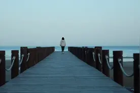 总有人跟你合不来图片