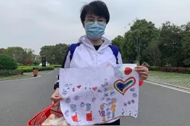 心碎！张静静：那个曾经念着要留回长发的护师，倒在回家之前图片