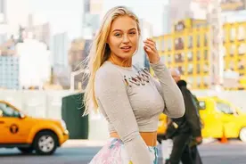 体重180的大码超模，靠健身练就六块腹肌，看不出是个胖子图片