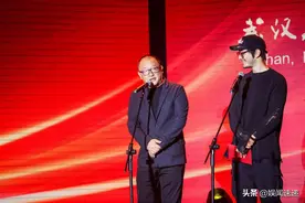 黄晓明二封百花后出席活动蓄须清瘦没人识？了解真相后佩服这位哥图片