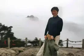 雨停了，像是来送她，又像是为了她而停图片