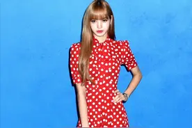 韩国女团blackpink团员Lisa，甜美波点系穿搭清纯无敌图片