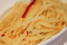 酸酸辣辣的土豆丝，是你的最爱吗？图片