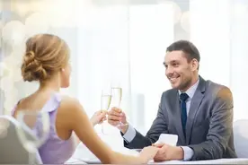 35岁女人自述：初次相亲就动手动脚的男人，今后会信得过吗？图片