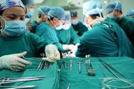 准妈妈剖腹产，到底是上午好还是下午好？医生说出区别才恍然大悟图片