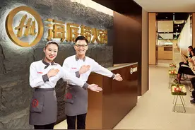 市值半年蒸发2500亿，老板娘和“二把手”辞任，海底捞怎么了？图片