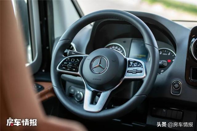 峰值扭矩1000牛米的房车见过么？配4驱厨卫齐全住2人，这品牌够硬