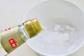 小苏打加“它”敷脸，坚持15天淡斑又除皱，皮肤变得白嫩有光泽图片