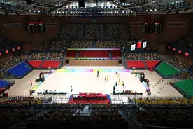 第十四届全国运动会篮球项目女子成年组比赛打响，一起来为姑娘们加油！图片