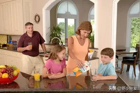老婆生完孩子不愿上班，月入2万全被她败光！该怎么办？图片