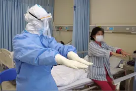 腹式呼吸、缩唇呼吸、胸廓运动 重症病房里"康复护理小分队"助力患者康复图片