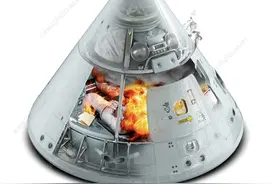 冷战时期航天事故，NASA改进飞船舱门，导致宇航员无法打开被烧焦图片