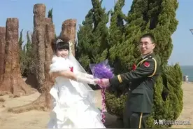 谁不想要花前月下的浪漫？如今的我，只想离你近一点图片