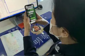 人在异地想办户籍迁出，咋办？别急，微信平台警务室全解决！图片