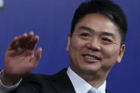 刘强东退位京东 从此江湖再无东哥传说，但仍大权在握图片
