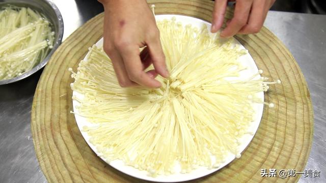 金针菇这样蒸一下真好吃，做法简单又入味，营养丰富，越吃越香