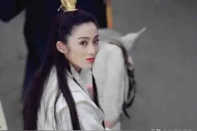 张敏回眸，朱茵眨眼，林青霞饮酒，90年代的女星每个都绝绝子图片